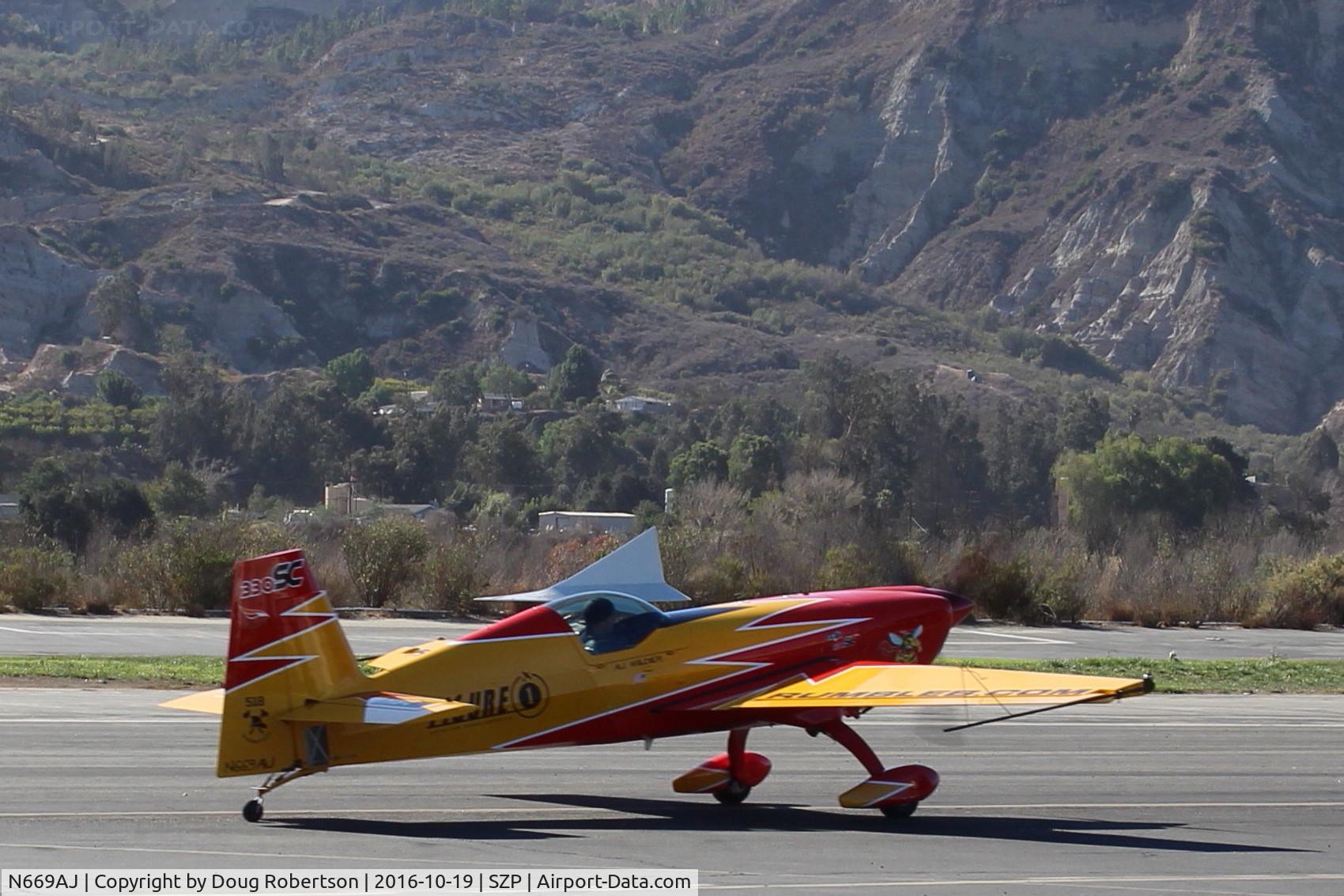 N669AJ, Extra EA-330SC C/N SC001E, Extrafleugzeugproduktions EA330/SC, Lycoming IO-540-L1B5 300 Hp modified to 330 Hp?, Former Breitling racer as N330EX which see photos here. Exp. class, taxi to Rwy 04