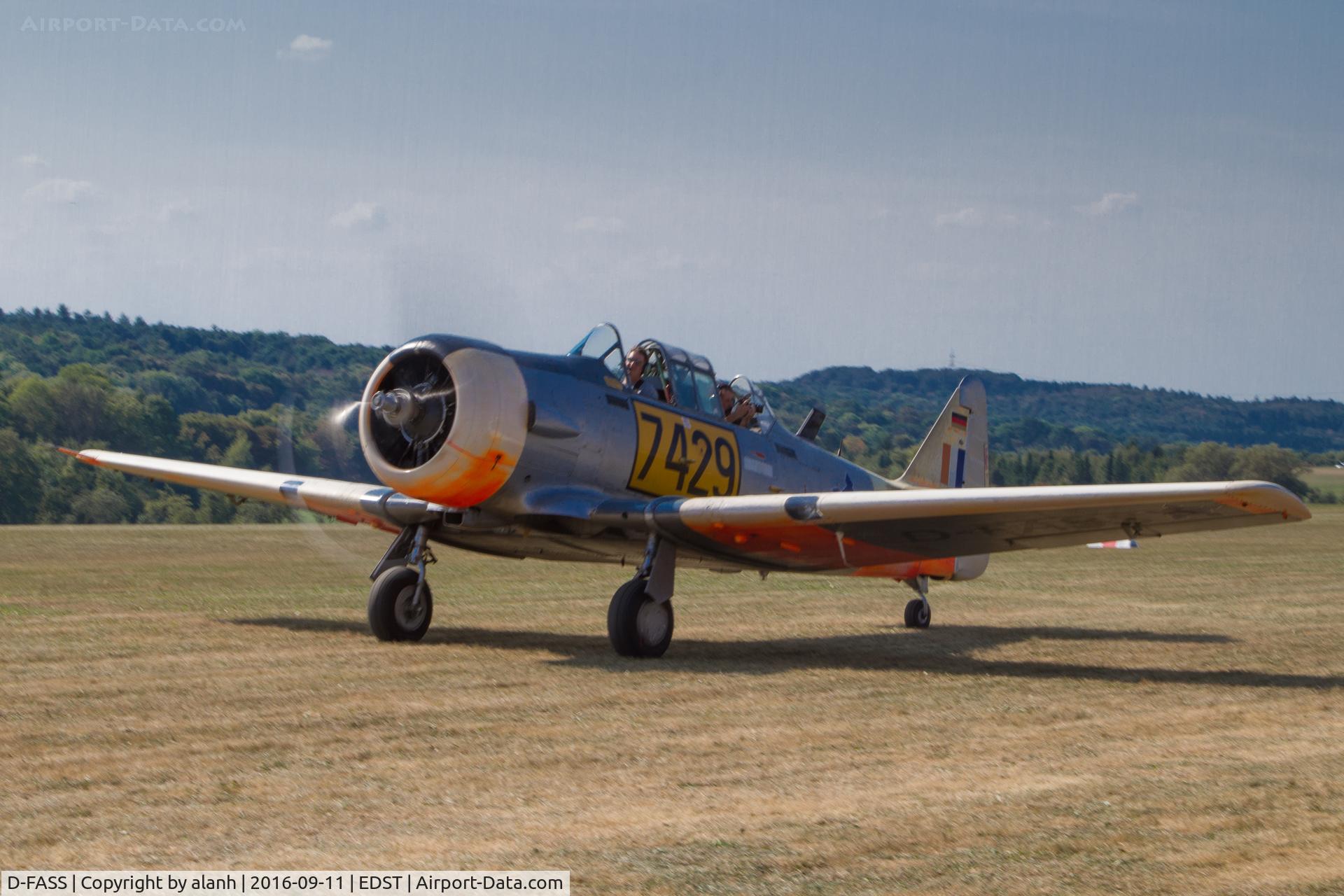 D-FASS, 1943 North American AT-6D Harvard III C/N 88-14383 (41-33820), Taxying for departure at the 2016 Hahnweide Oldtimer Fliegertreffen