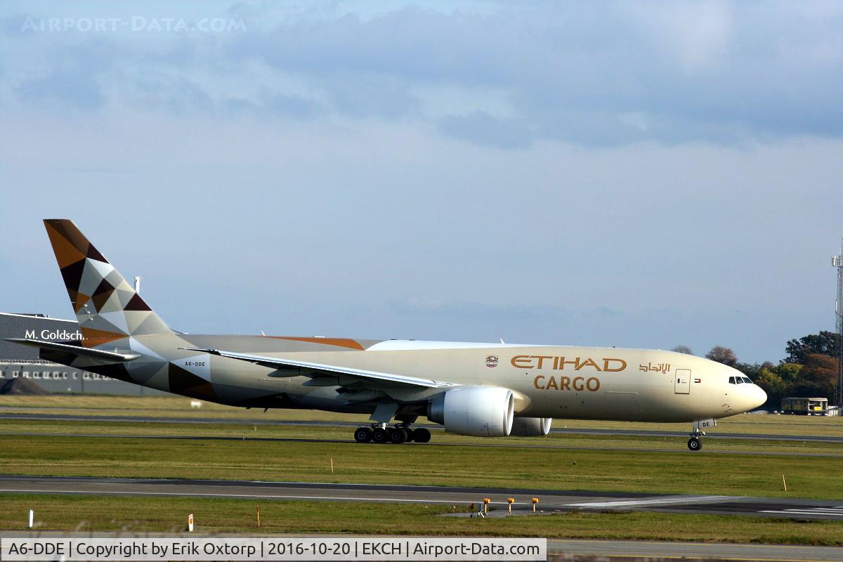 A6-DDE, 2016 Boeing 777-FFX C/N 62745, A6-DDE taxing for takeoff on rw 04R