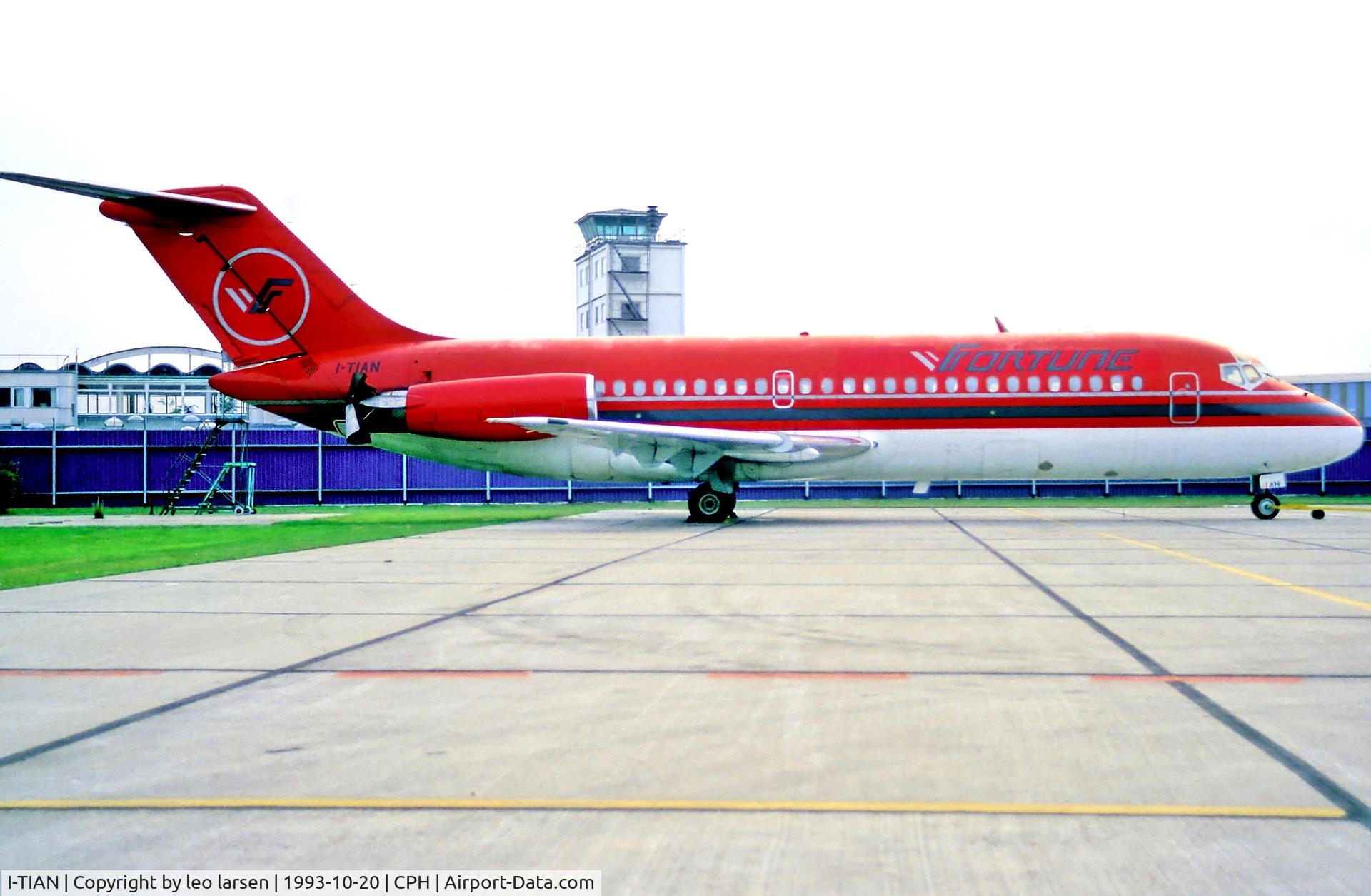 I-TIAN, 1966 Douglas DC-9-15RC C/N 47010, Copenhagen 20.10.93