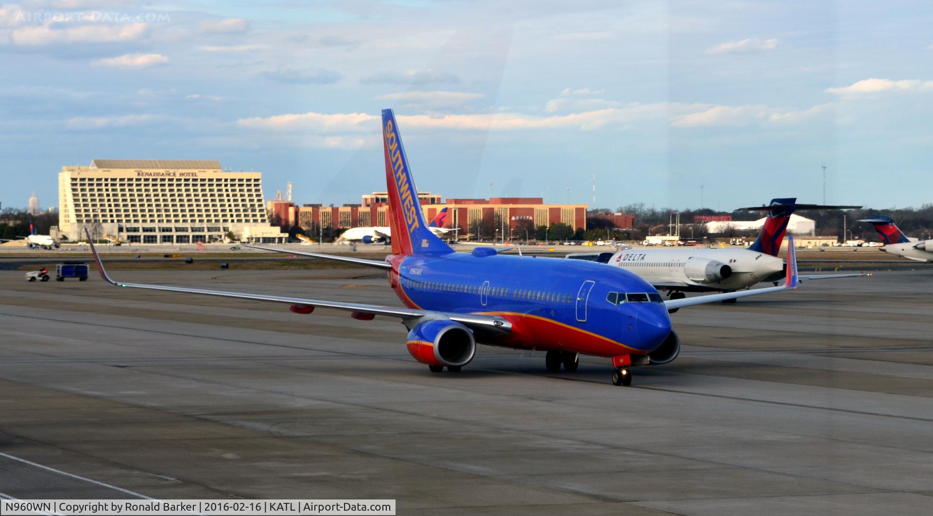 N960WN, 2011 Boeing 737-7H4 C/N 36675, Taxi Atlanta