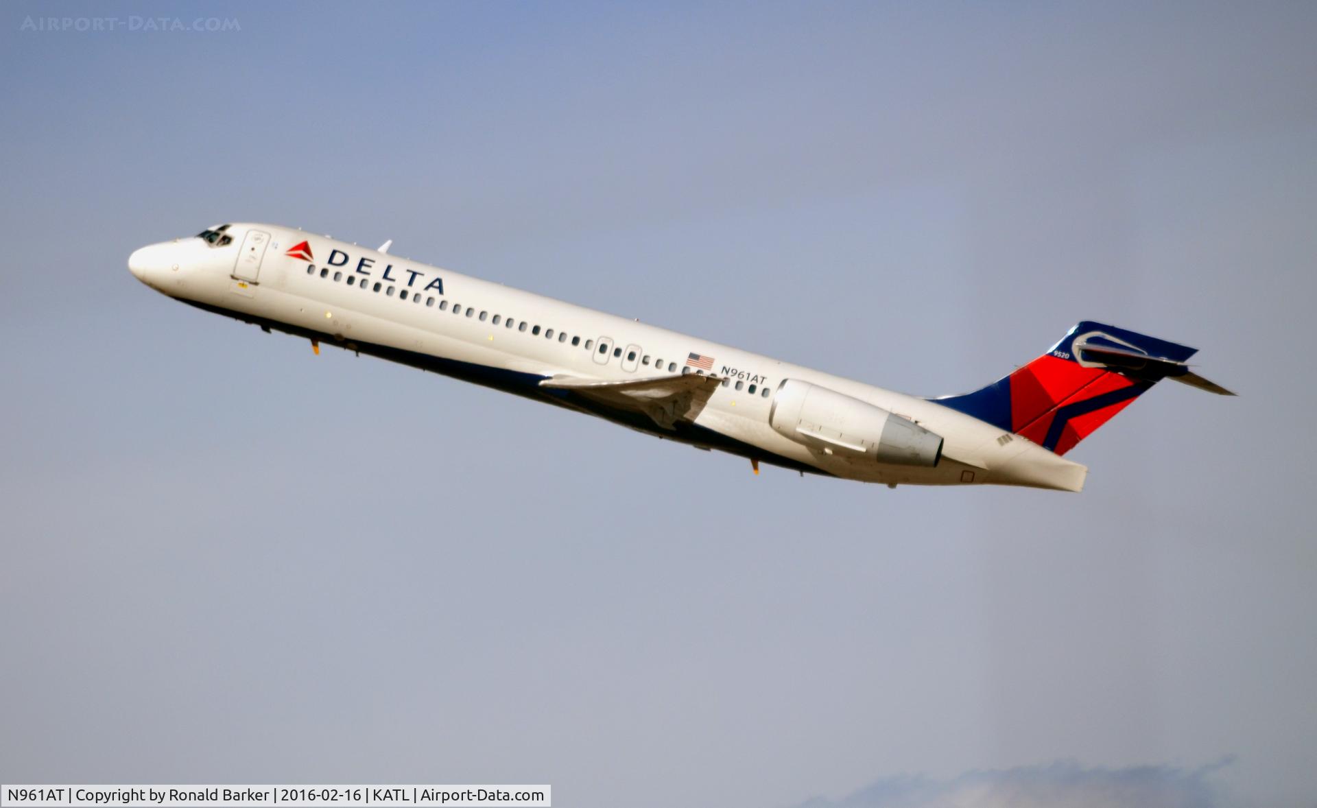 N961AT, 2001 Boeing 717-200 C/N 55023, Takeoff Atlanta