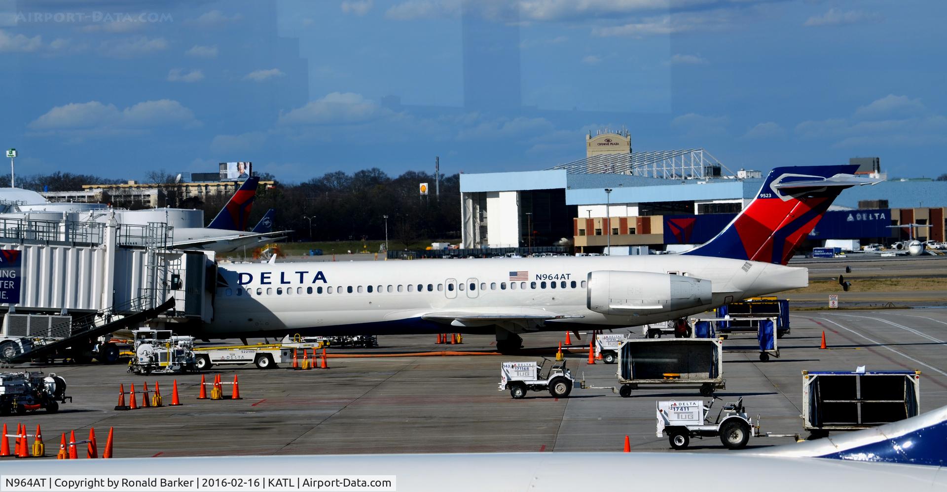 N964AT, 2001 Boeing 717-200 C/N 55025, At the gate Atlanta