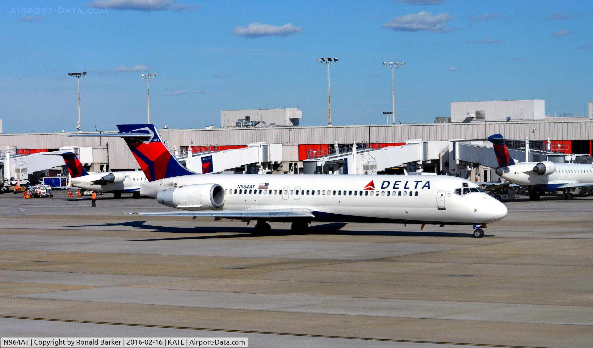 N964AT, 2001 Boeing 717-200 C/N 55025, Taxi Atlanta