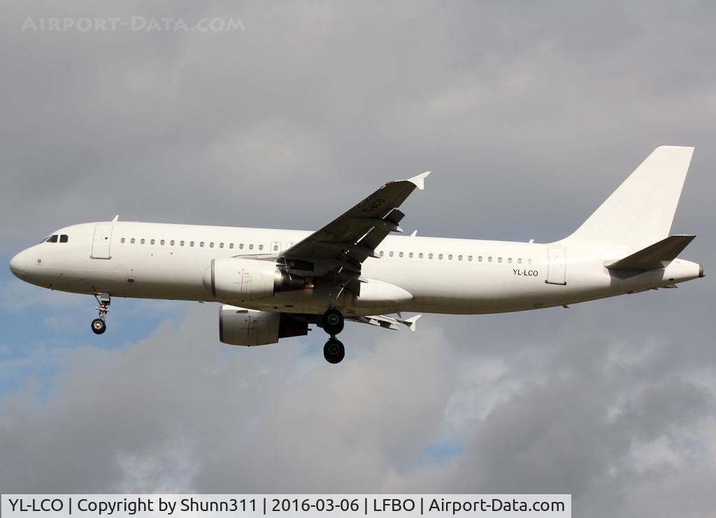 YL-LCO, 2002 Airbus A320-214 C/N 1873, Landing rwy 32L in all white c/s without titles... SmartLynx flight...