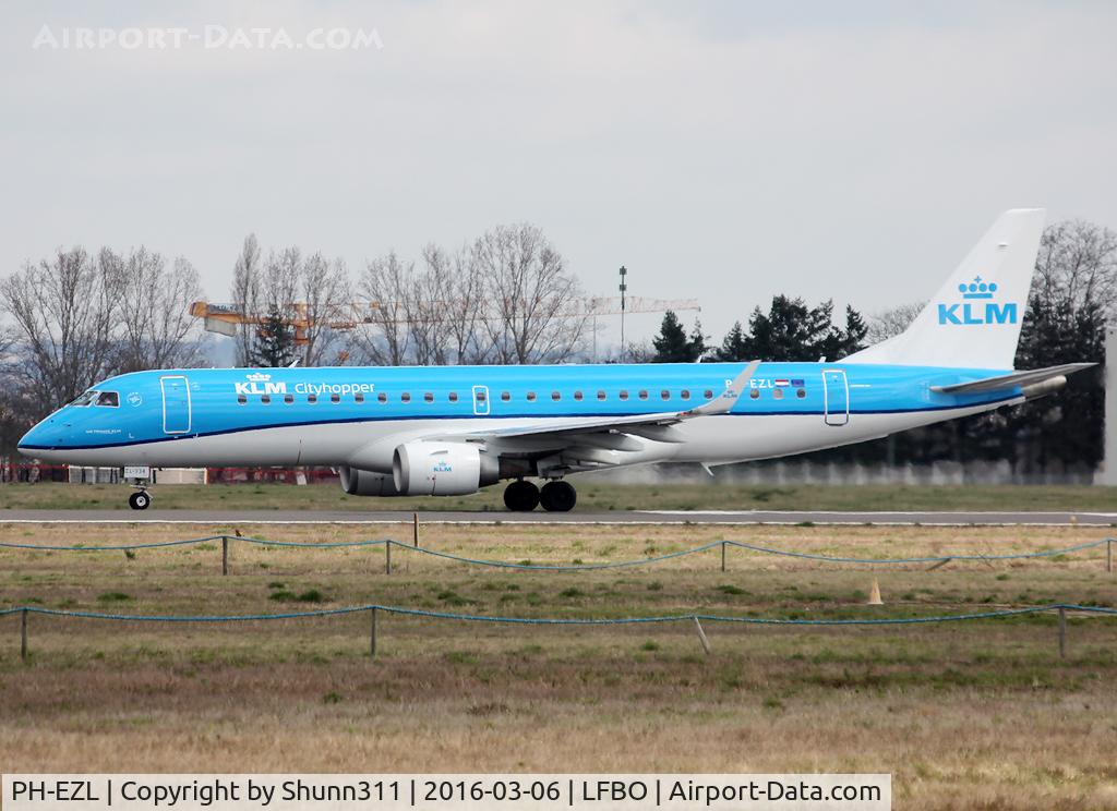 PH-EZL, 2010 Embraer 190LR (ERJ-190-100LR) C/N 19000334, Ready to take off from rwy 32R in new c/s...