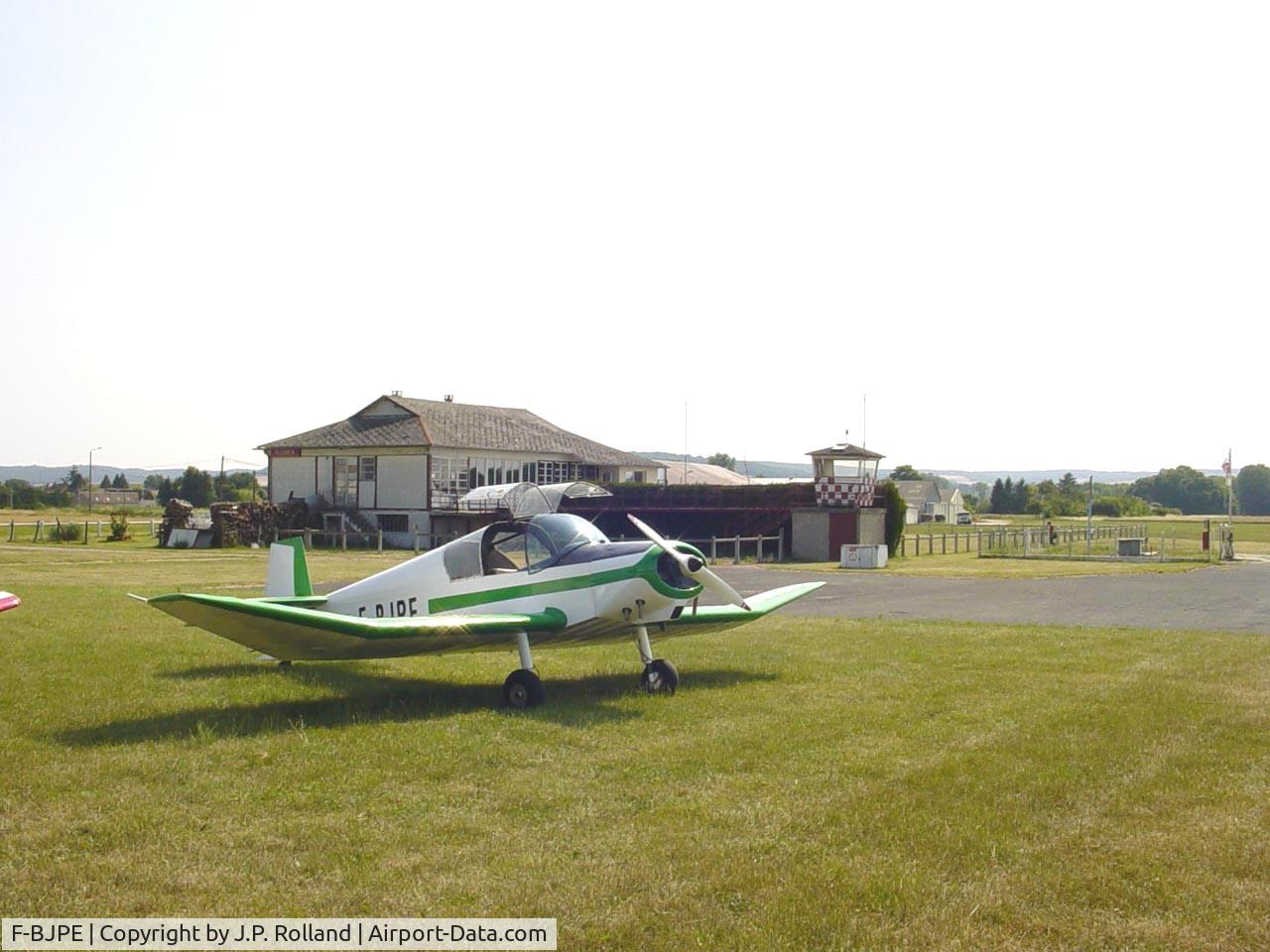F-BJPE, Wassmer (Jodel) D-112 Club C/N 1018, F-BJPE à Pont sur Yonne en 2003