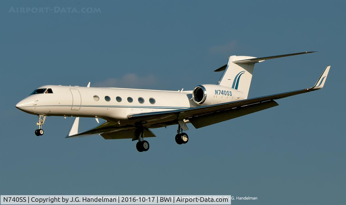 N740SS, 1997 Gulfstream Aerospace G-V C/N 532, On approach.
