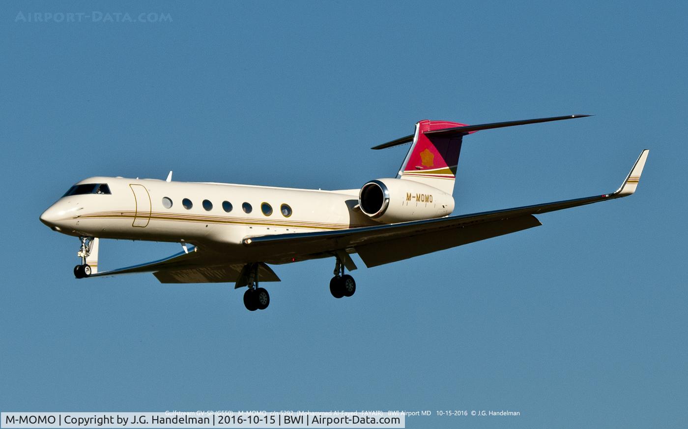 M-MOMO, 2010 Gulfstream Aerospace GV-SP (G550) C/N 5292, Final approach.