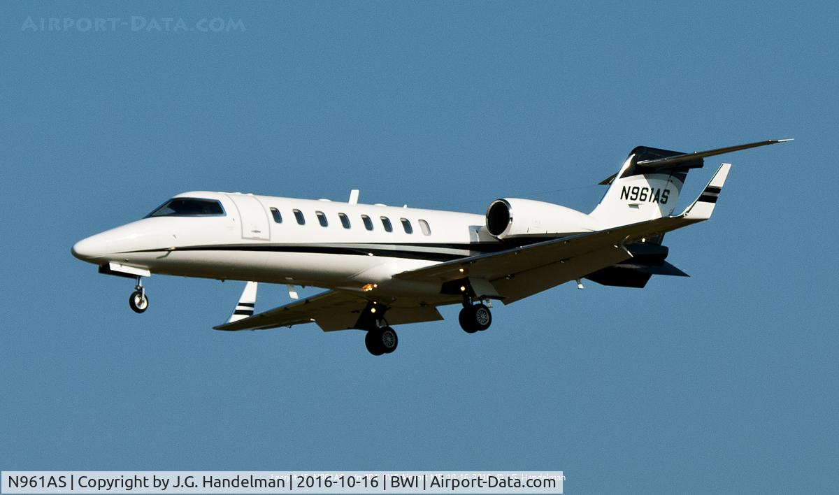 N961AS, 2009 Learjet 45 C/N 45-404, On final.