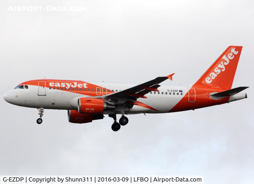 G-EZDP, 2008 Airbus A319-111 C/N 3675, Landing rwy 32L in new c/s