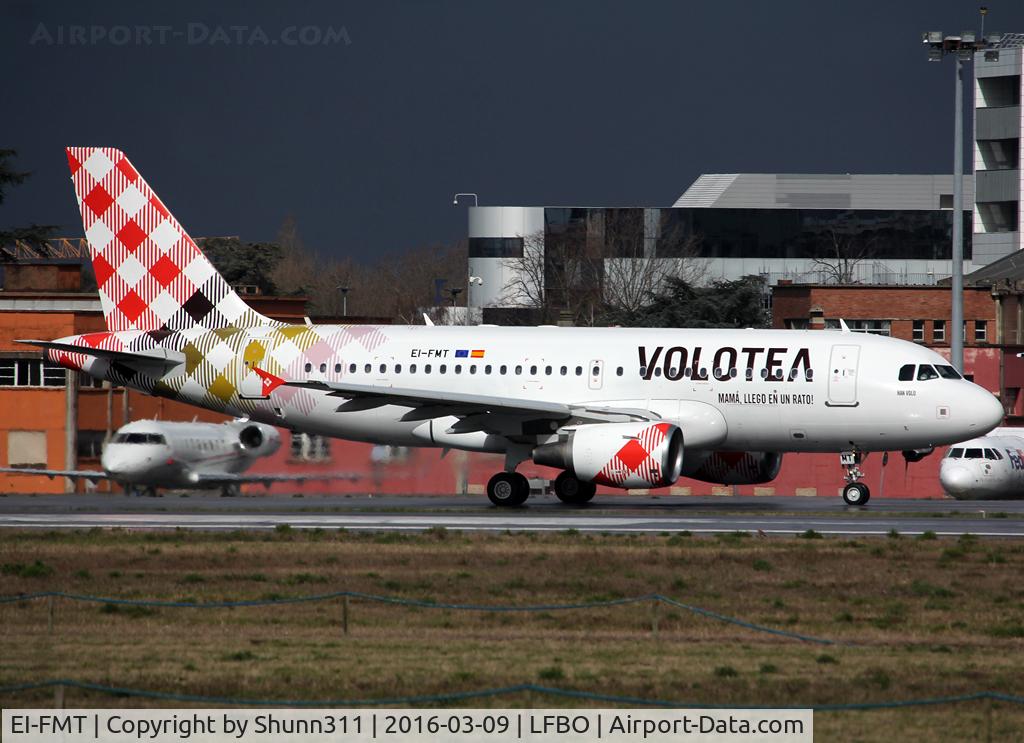 EI-FMT, 2003 Airbus A319-112 C/N 2113, Taxiing holding point rwy 32R for departure - 'Mama, Llego en un rato!' titles