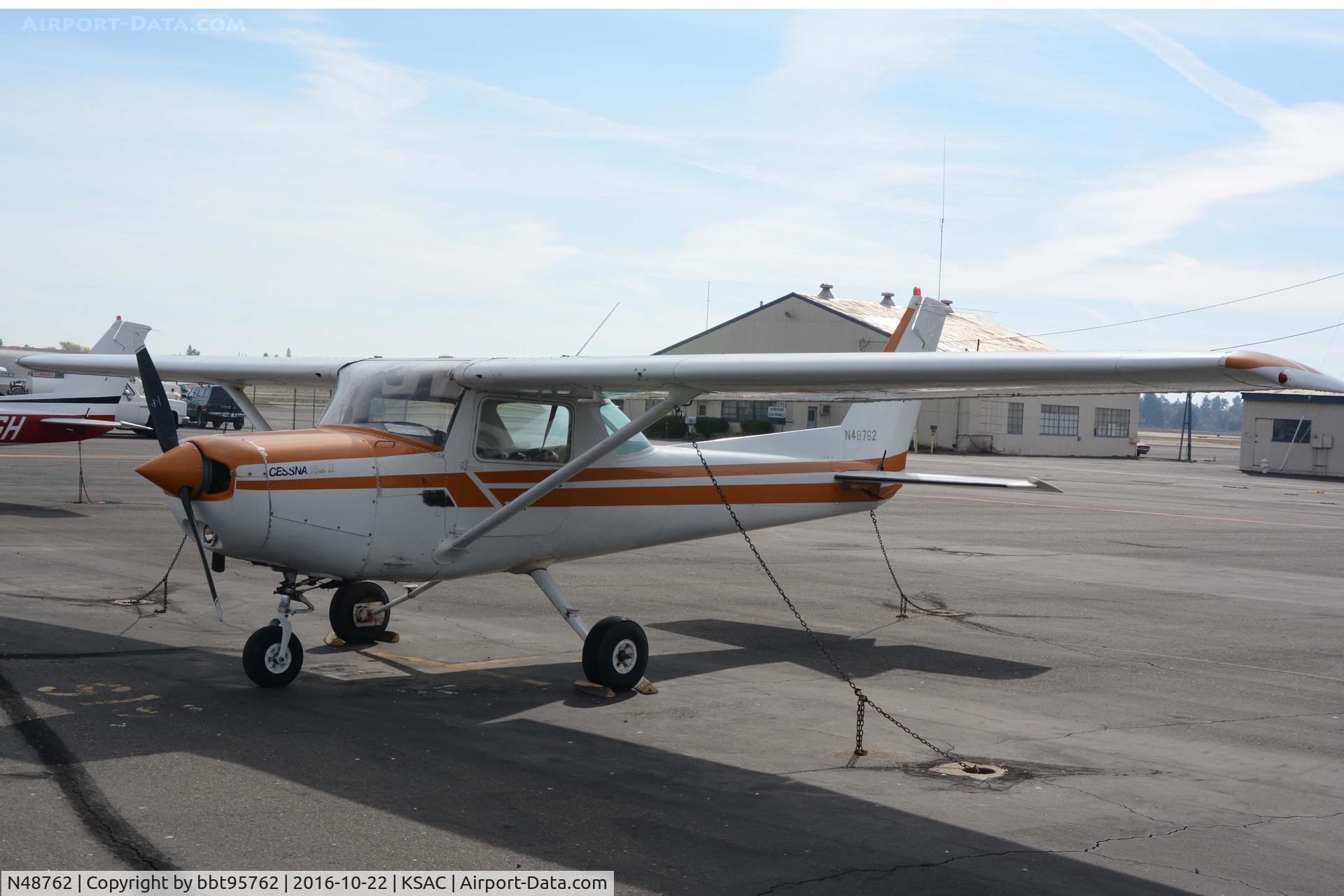 N48762, 1979 Cessna 152 C/N 15283369, on the ramp at KSAC