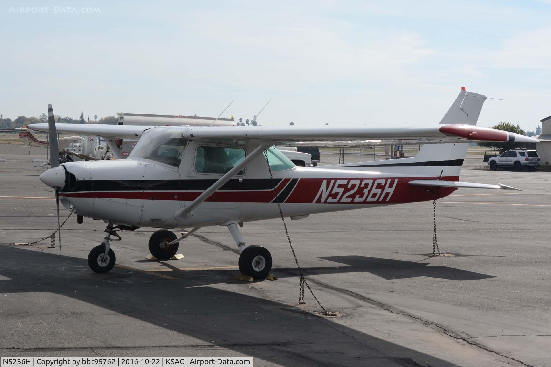 N5236H, 1979 Cessna 152 C/N 15284070, on the ramp at KSAC