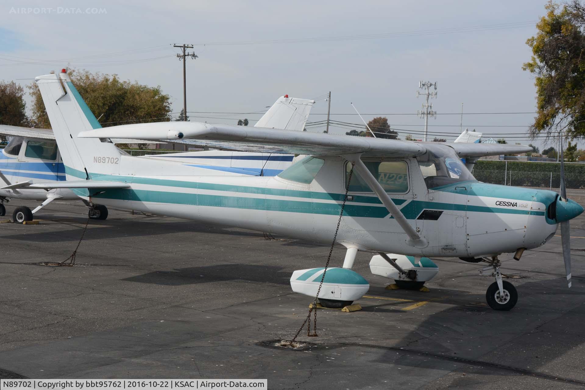 N89702, 1978 Cessna 152 C/N 15282830, on the ramp at KSAC