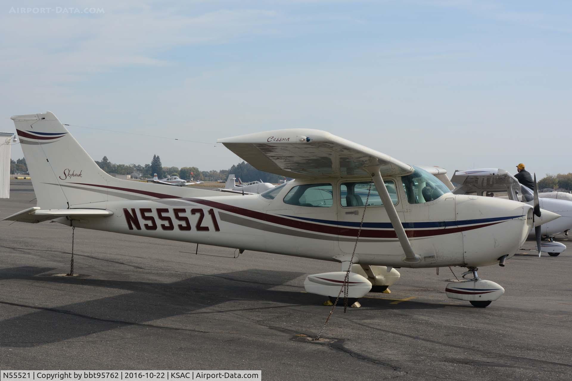 N55521, 1981 Cessna 172P C/N 17275196, on the ramp at KSAC