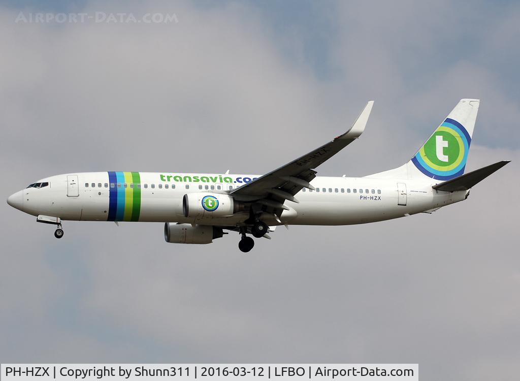 PH-HZX, 2002 Boeing 737-8K2 C/N 28248, Landing rwy 32L in o/c