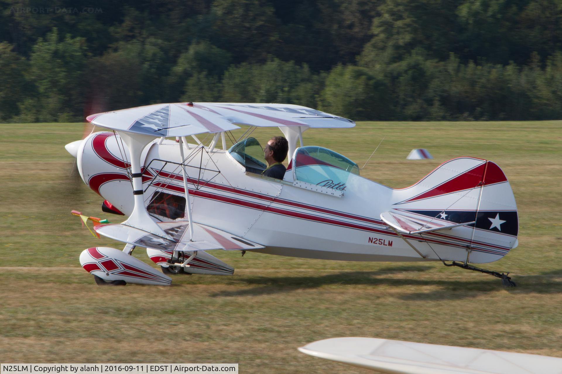 N25LM, 1993 Pitts S-1S Special C/N LM101, Taxying for departure at the 2016 Hahnweide Oldtimer Fliegertreffen