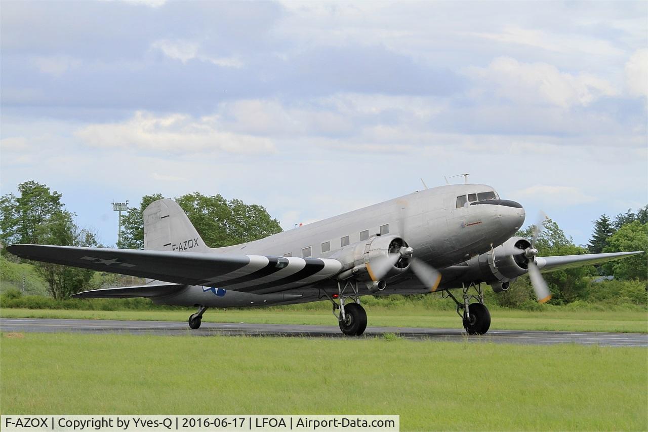 F-AZOX, 1945 Douglas DC-3C-S1C3G (C-47B-35-DK) C/N 16604, Douglas DC-3C-S1C3G, Taxiing to parking area, Avord Air Base 702 (LFOA) Open day 2016