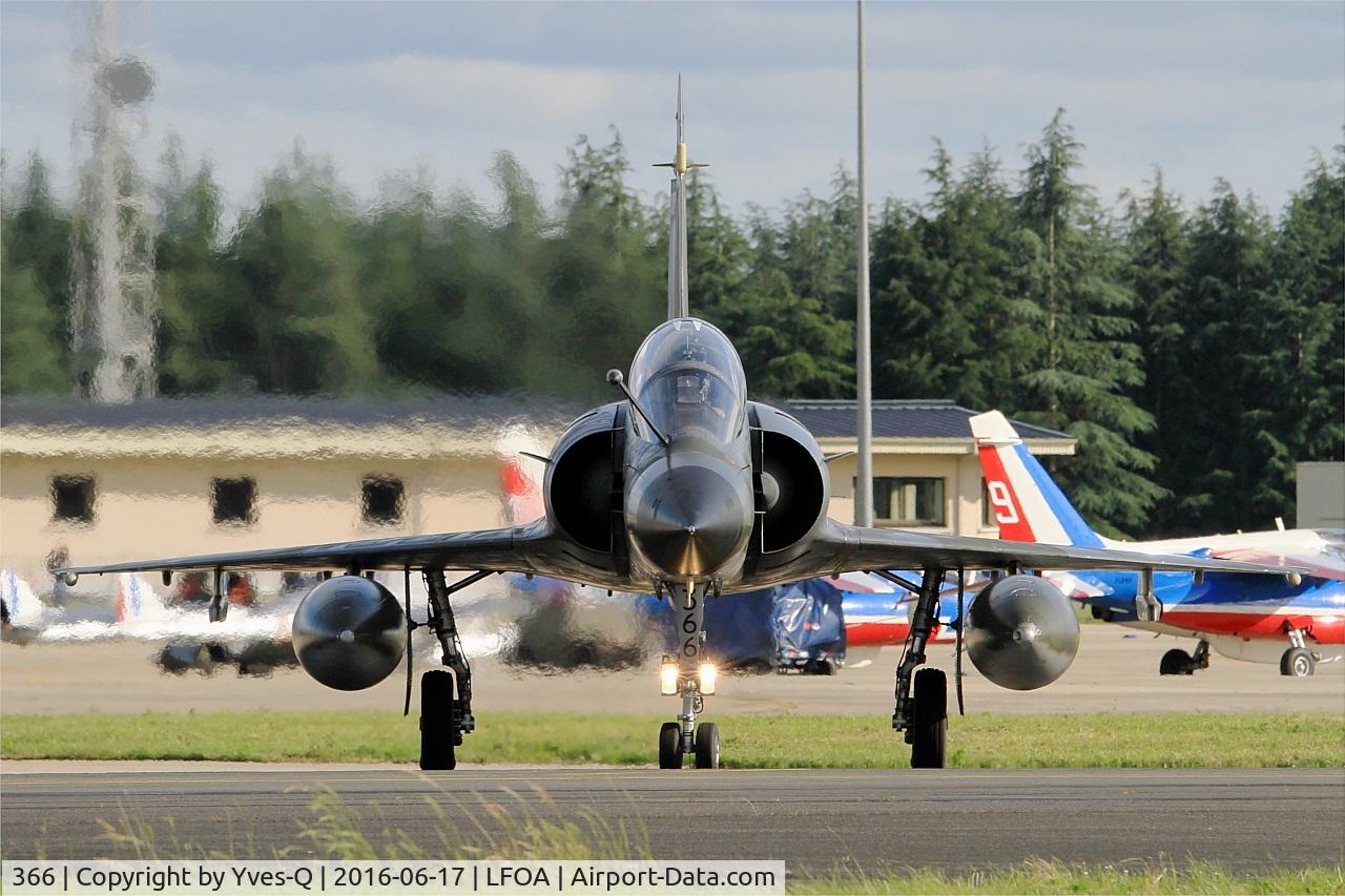 366, Dassault Mirage 2000N C/N 360, Dassault Mirage 2000N, Taxiing to holding point rwy 24, Avord Air Base 702 (LFOA) Open day 2016