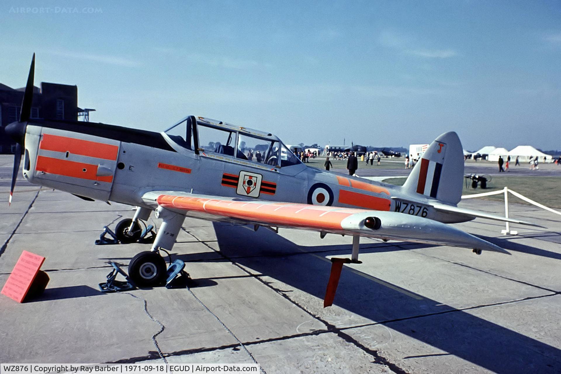 WZ876, 1952 De Havilland DHC-1 Chipmunk T.10 C/N C1/0913, De Havilland Canada DHC-1 Chipmunk 22 [C1/0913] (Royal Air Force) RAF Abingdon~G 18//09/1971. From a slide.