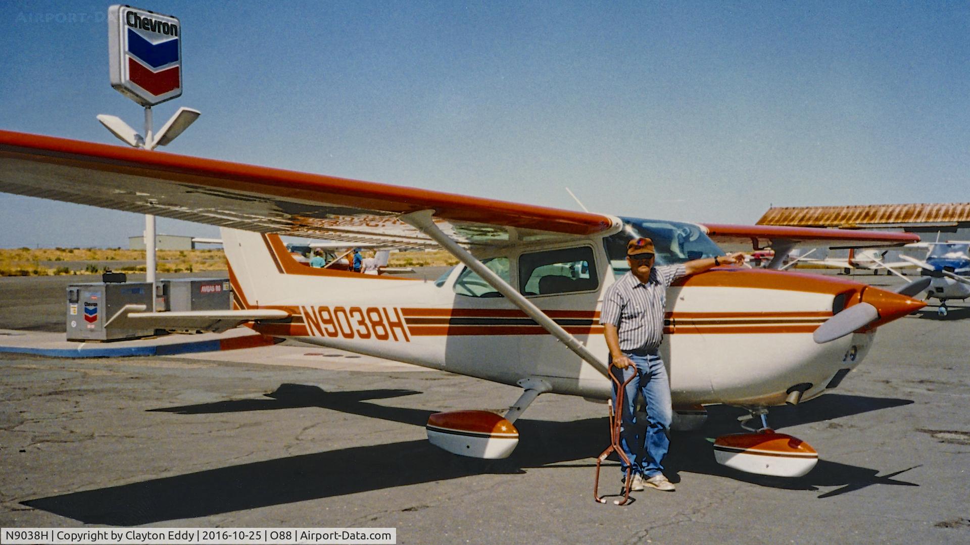 N9038H, 1975 Cessna 172M C/N 17265912, Elton Eddy at the old Rio Vista Airport in California.