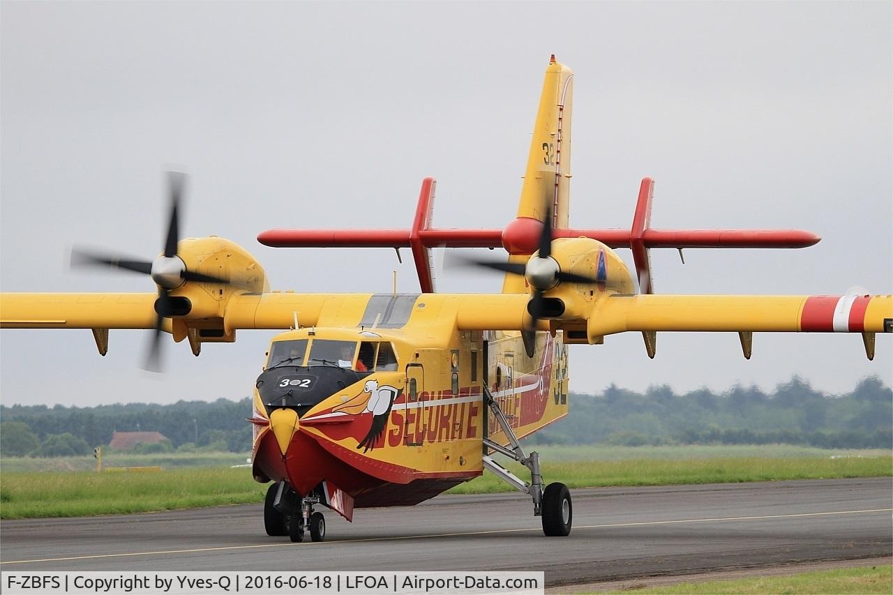 F-ZBFS, Canadair CL-215-6B11 CL-415 C/N 2001, Canadair CL-415, Taxiing to parking area, Avord Air Base 702 (LFOA) Open day 2016