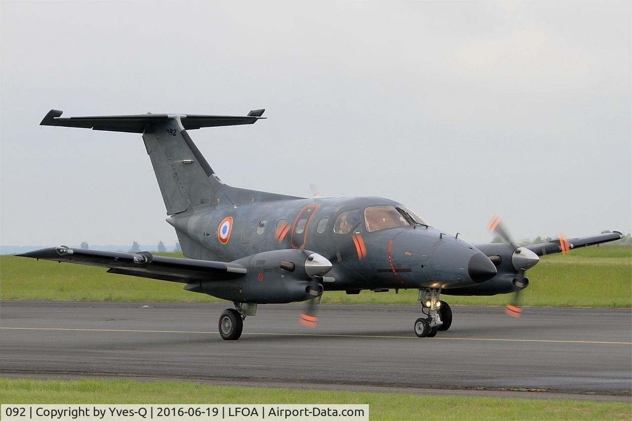 092, 1984 Embraer EMB-121AA Xingu C/N 121-092, Embraer EMB-121AA Xingu, Taxiing to holding point rwy 24, Avord Air Base 702 (LFOA) Open day 2016
