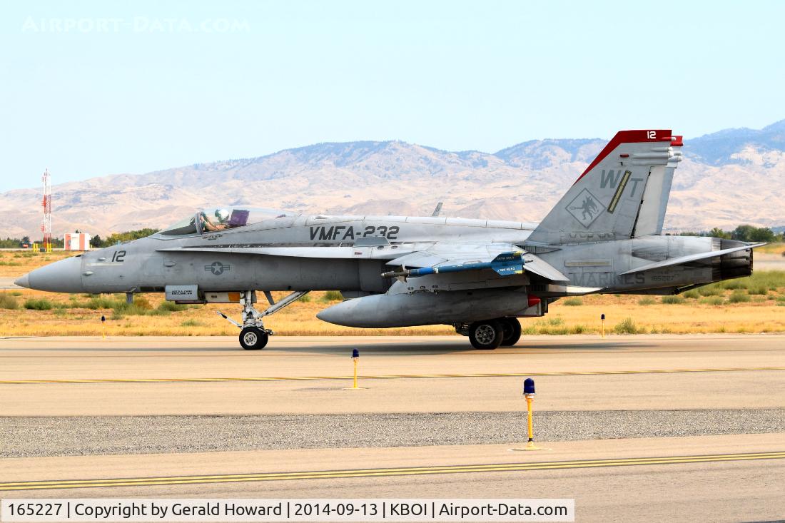 165227, McDonnell Douglas F/A-18C Hornet C/N 1414/C452, taxing for takeoff