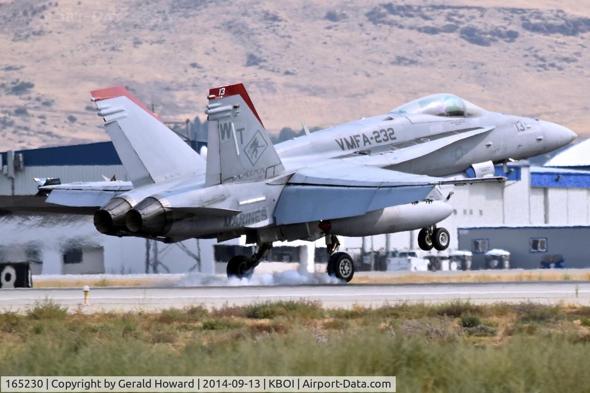 165230, McDonnell Douglas F/A-18C Hornet C/N 1418/C455, Landing RWY 10R