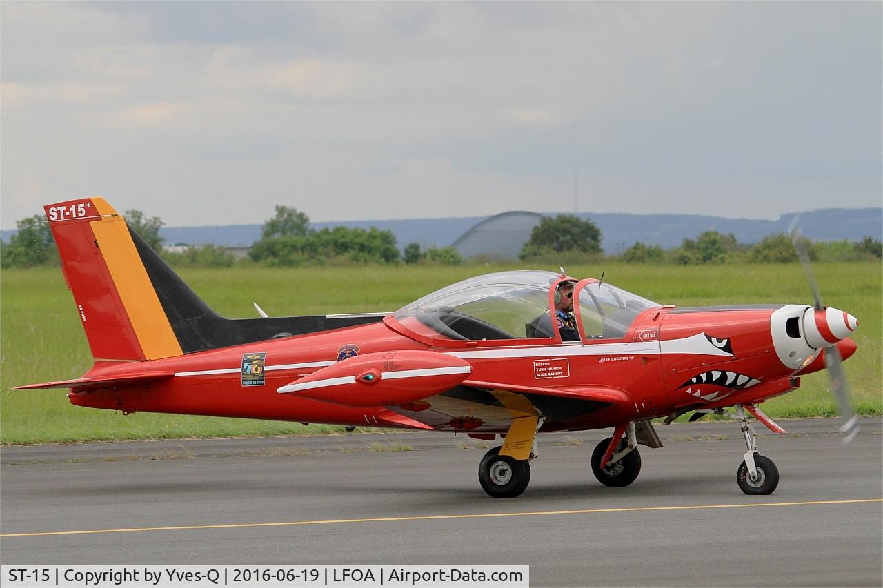 ST-15, SIAI-Marchetti SF-260M+ C/N 10-15, Belgian Red Devil Team SIAI-Marchetti SF-260M, Taxiing, Avord Air Base 702 (LFOA) Open day 2016