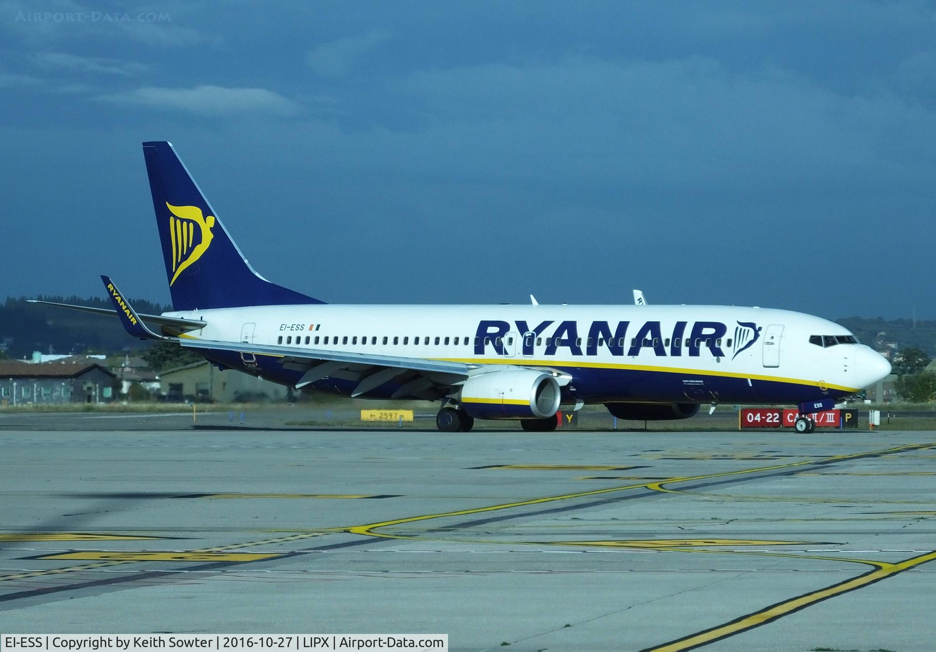 EI-ESS, 2011 Boeing 737-8AS C/N 35043, Taxying in to park