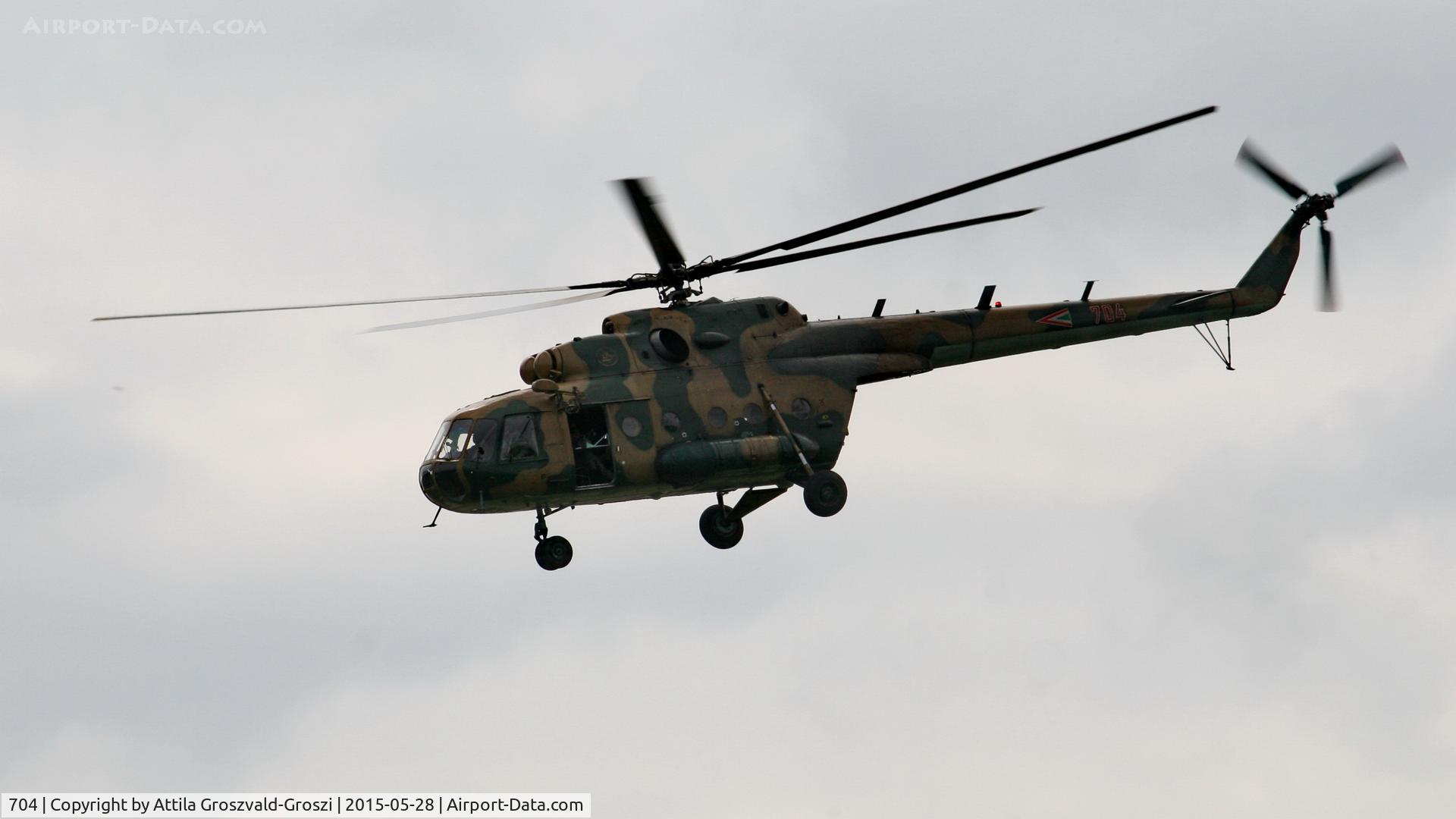 704, 1987 Mil Mi-17 Hip C/N 104M04, Military training base, Újdörögd, Hungary