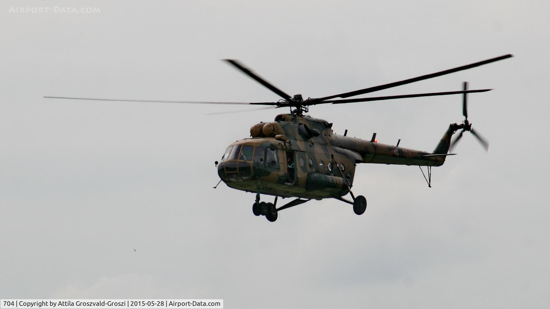 704, 1987 Mil Mi-17 Hip C/N 104M04, Military training base, Újdörögd, Hungary