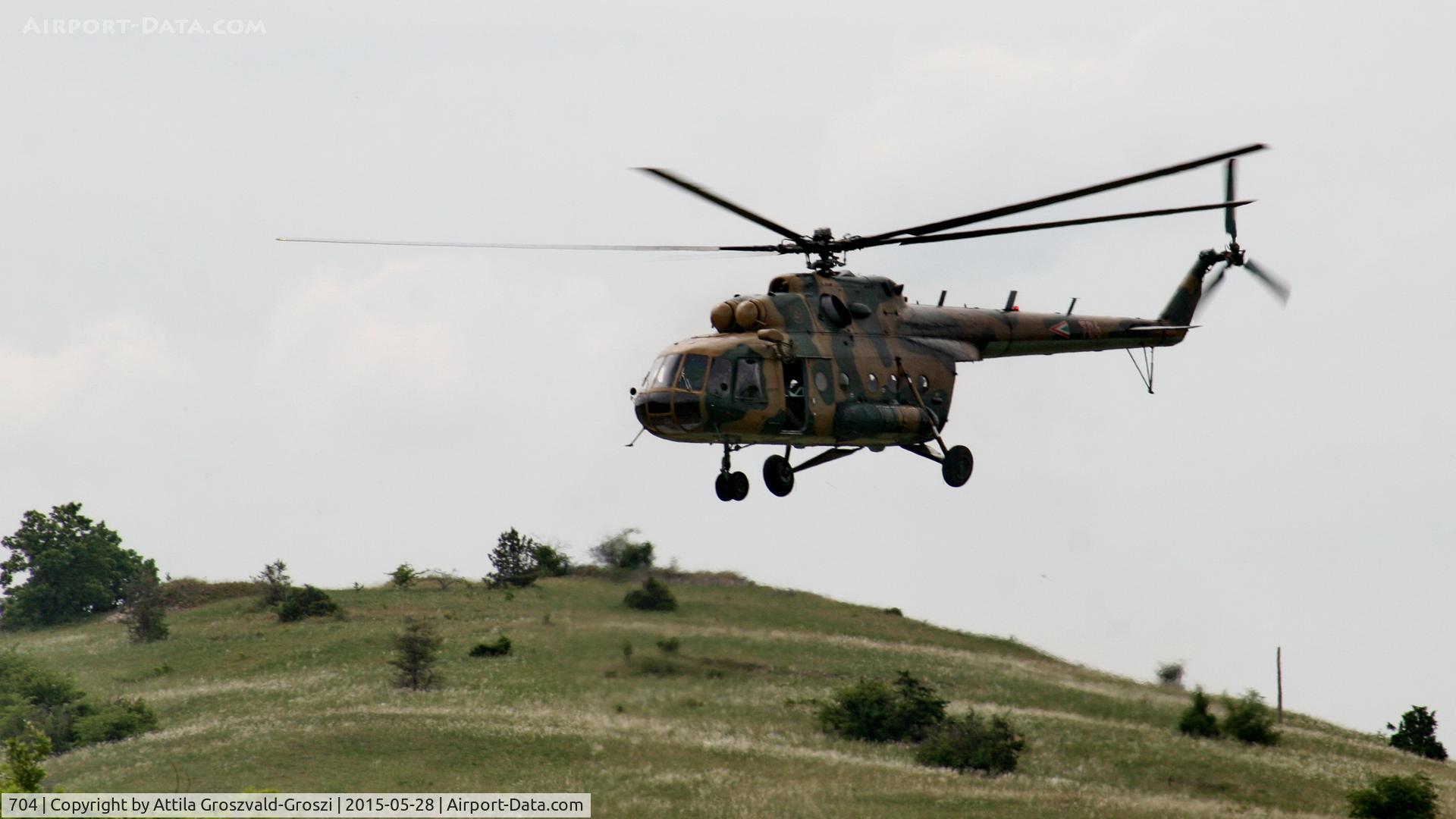 704, 1987 Mil Mi-17 Hip C/N 104M04, Military training base, Újdörögd, Hungary