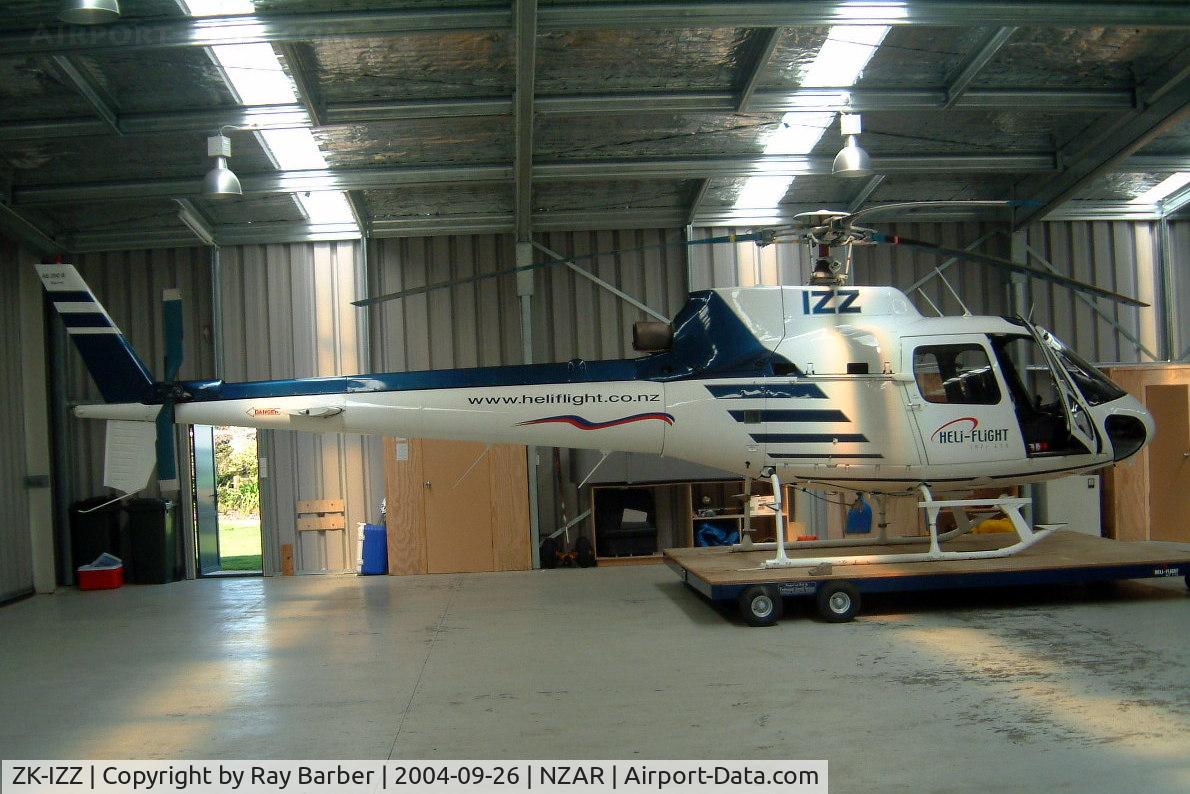 ZK-IZZ, Aerospatiale AS-350B Ecureuil C/N 1821, Aerospatiale AS.350BA Ecureuil [1821] (Heliflight Co NZ ) Ardmore~ZK 26/09/2004.