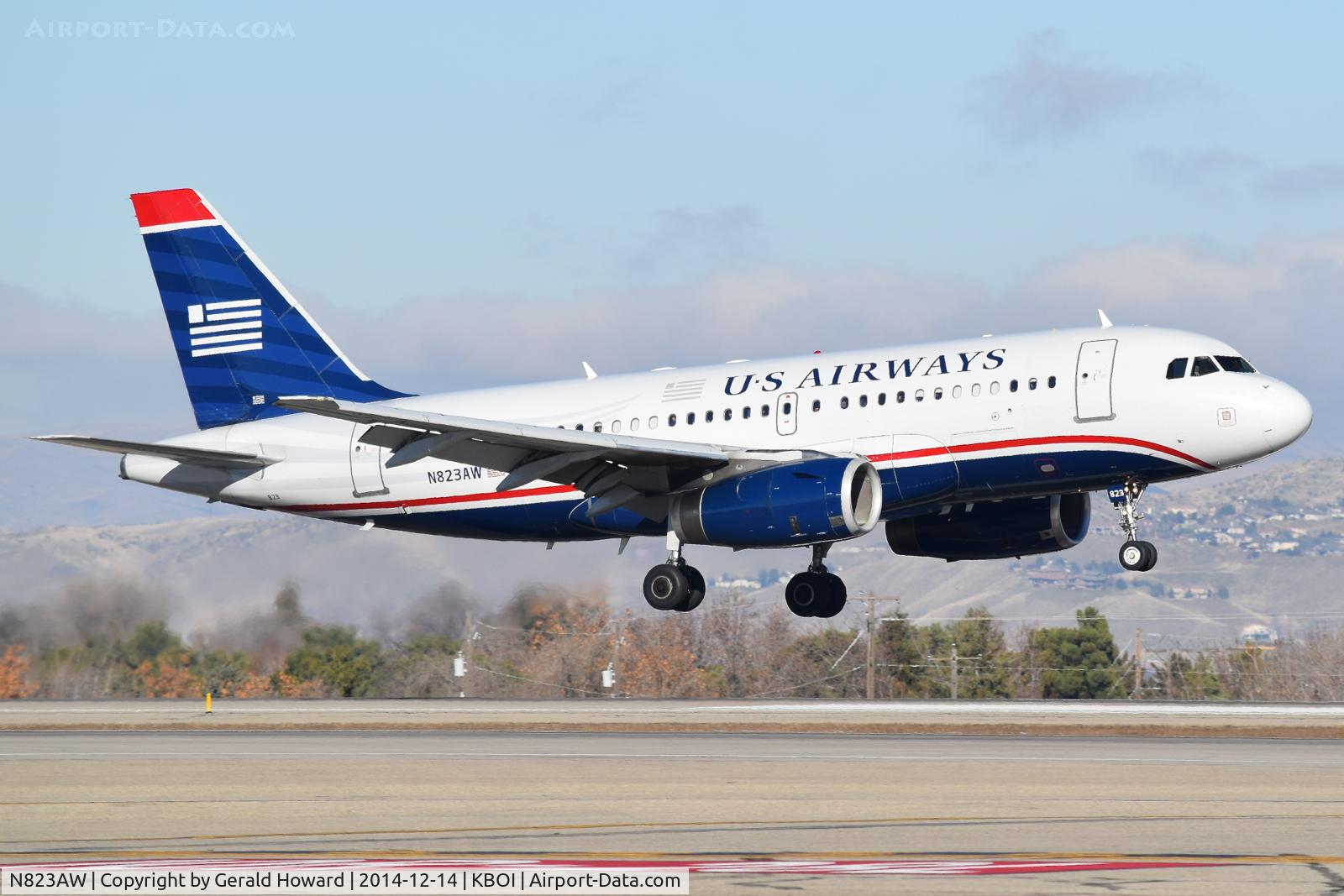 N823AW, 2001 Airbus A319-132 C/N 1463, Landing RWY 10L.