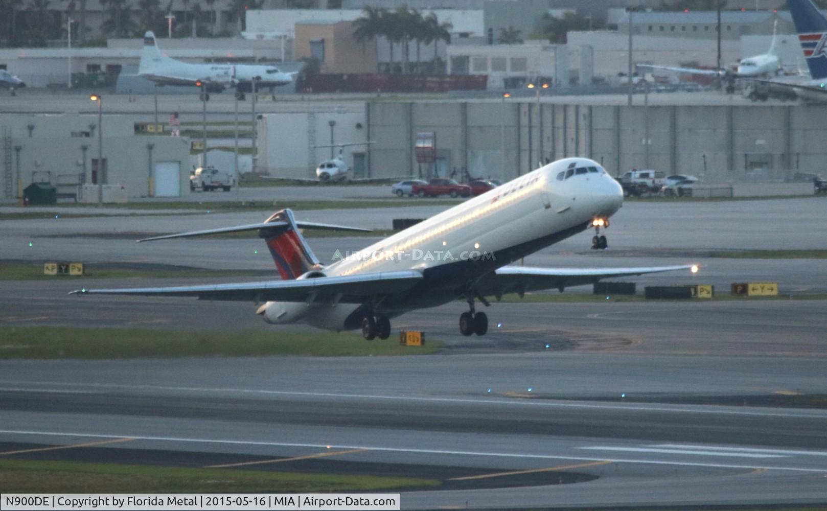 N900DE, 1992 McDonnell Douglas MD-88 C/N 53372, Delta