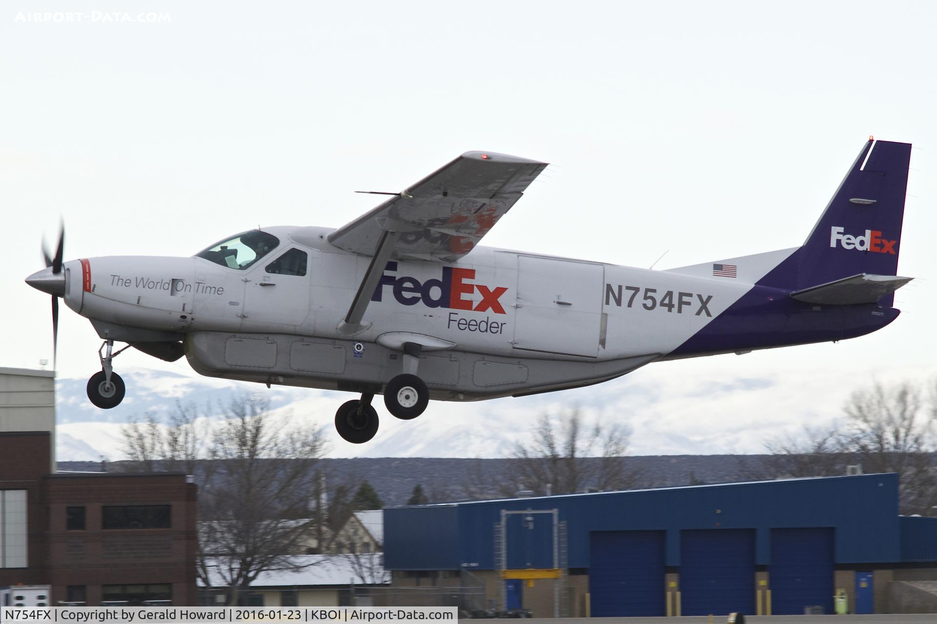 N754FX, 1996 Cessna 208B C/N 208B0526, Departing RWY 10L.