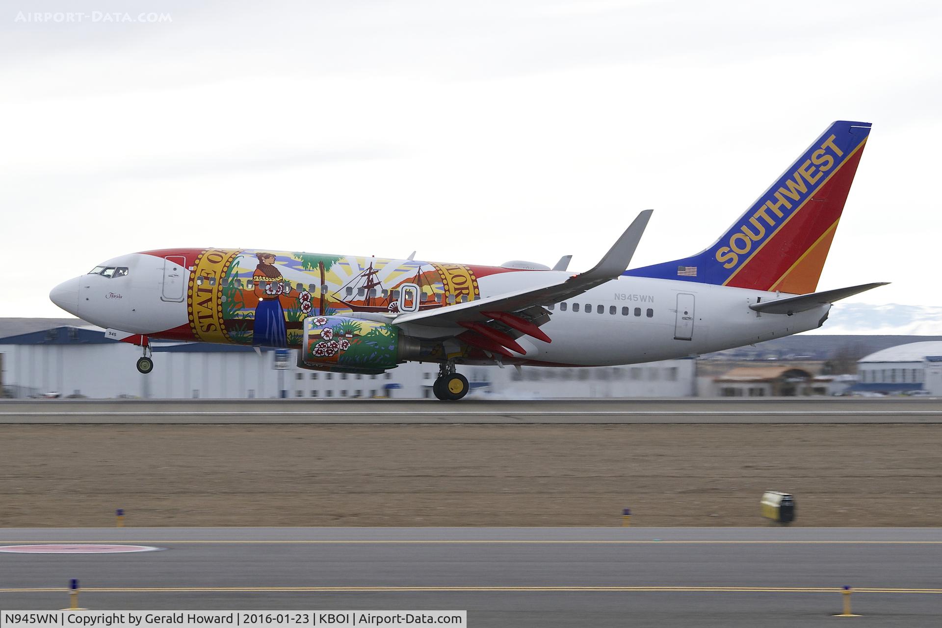 N945WN, 2010 Boeing 737-7H4 C/N 36660, Landing RWY 10L