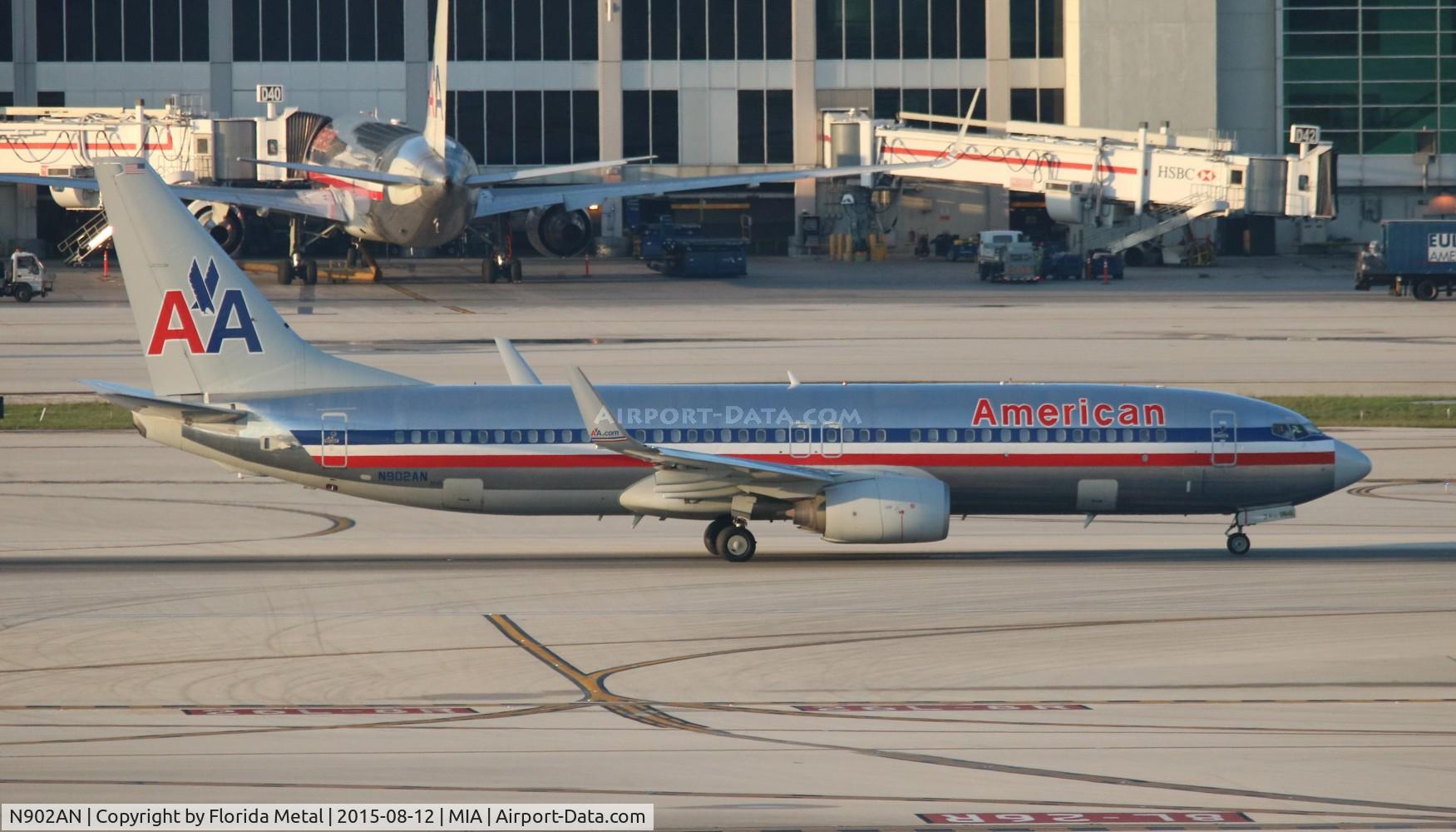 N902AN, 1999 Boeing 737-823 C/N 29504, American