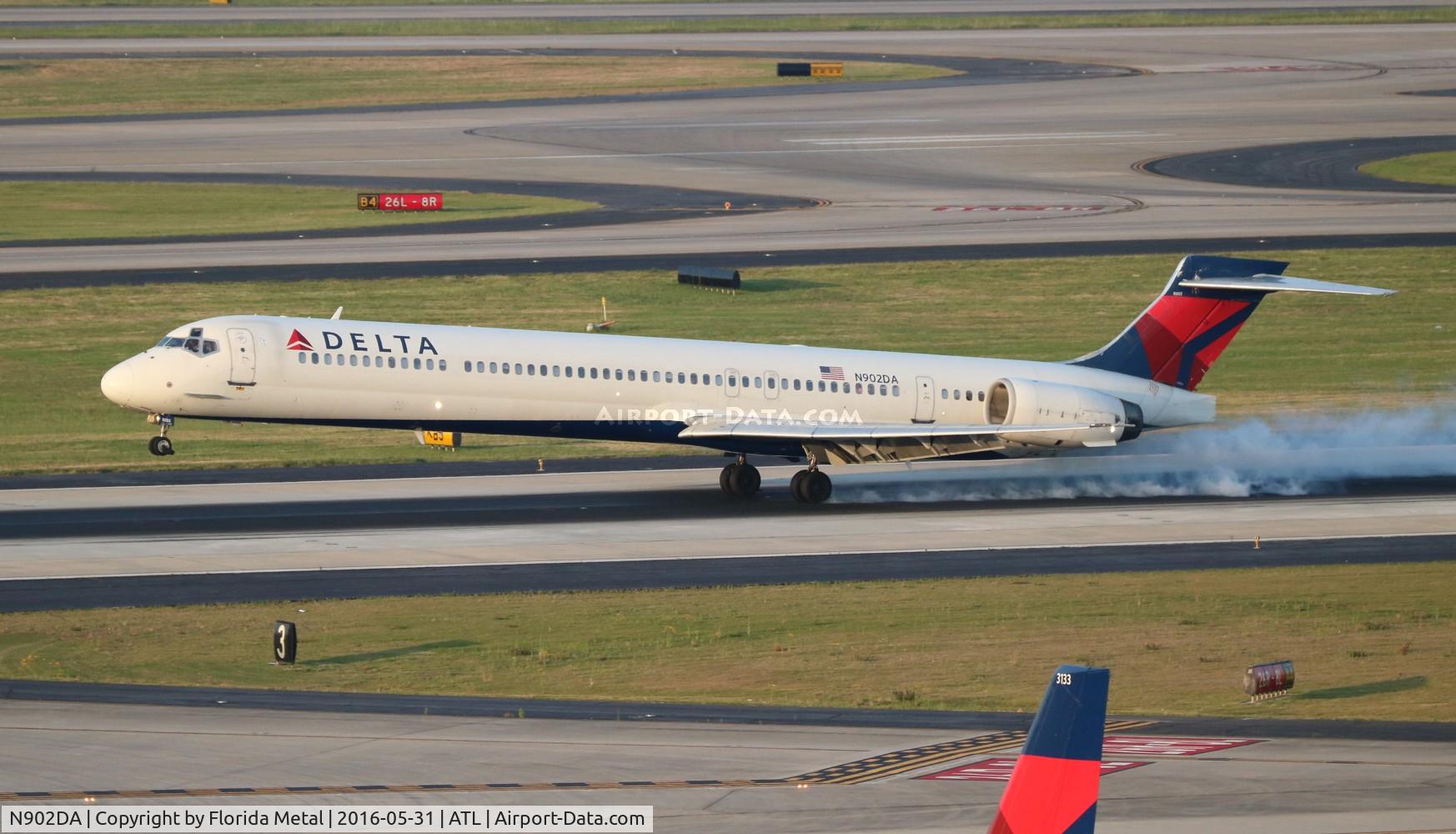 N902DA, 1994 McDonnell Douglas MD-90-30 C/N 53382, Delta
