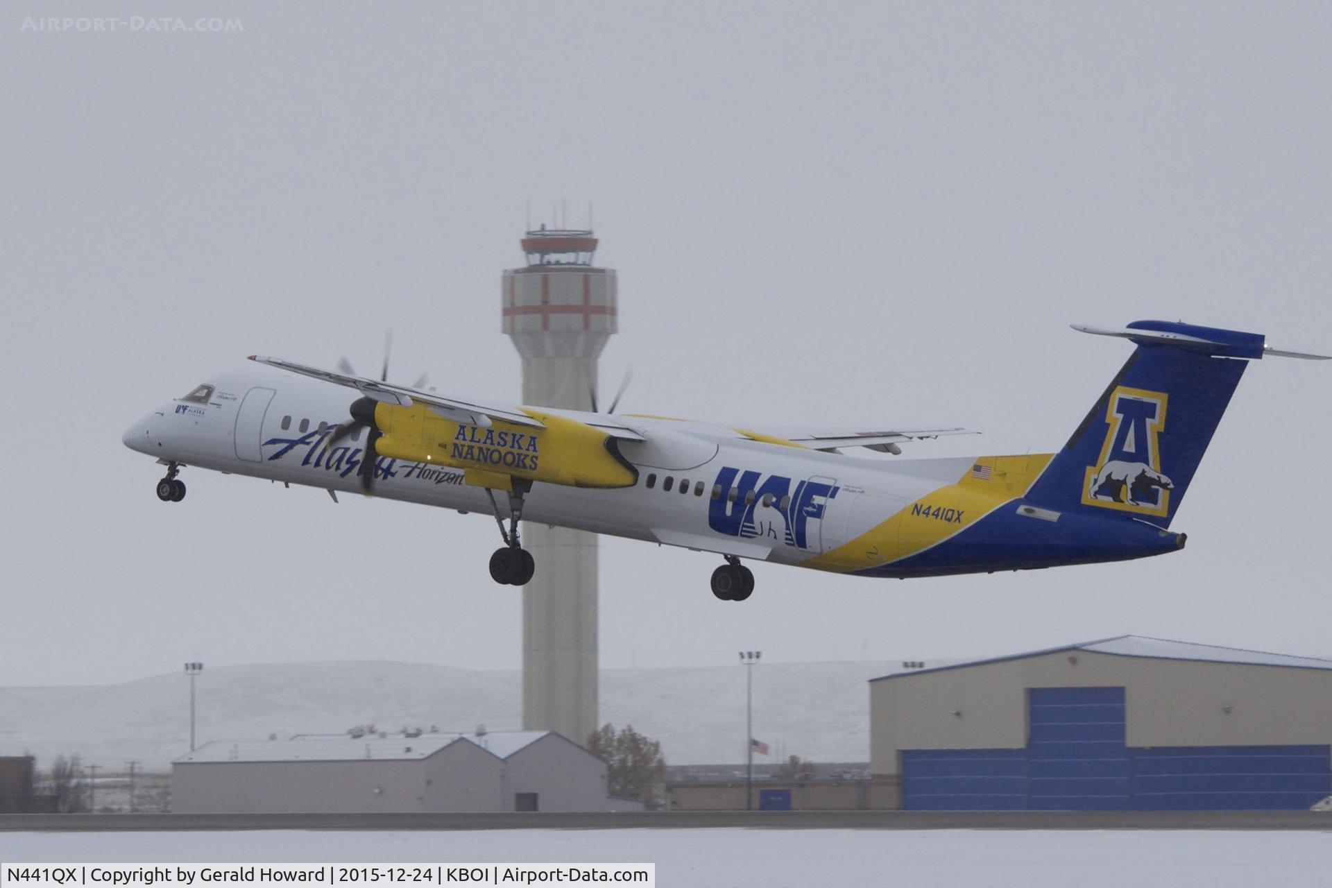 N441QX, 2009 De Havilland Canada DHC-8-402 Dash 8 C/N 4348, Painted with Alaska State logo. Taking off on RWY 10L as the snow starts to fall.