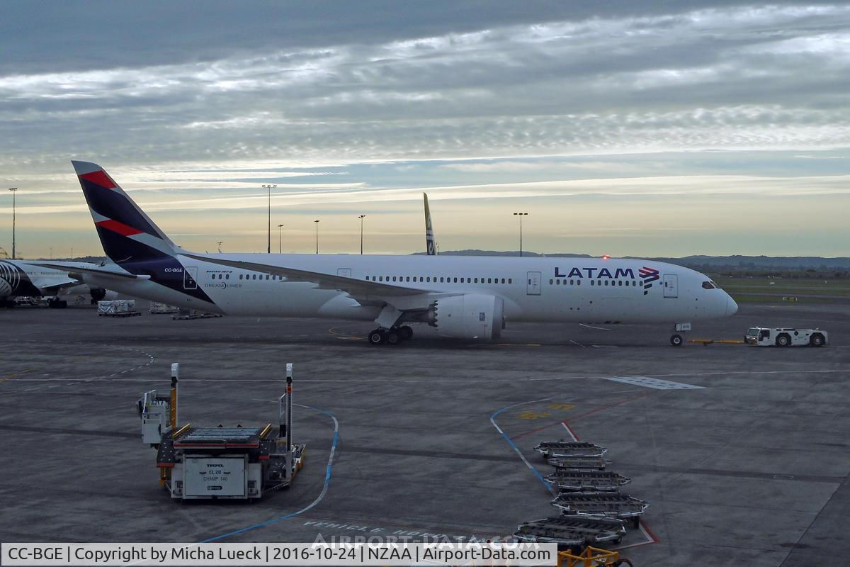 CC-BGE, 2015 Boeing 787-9 Dreamliner C/N 38478, Push-back