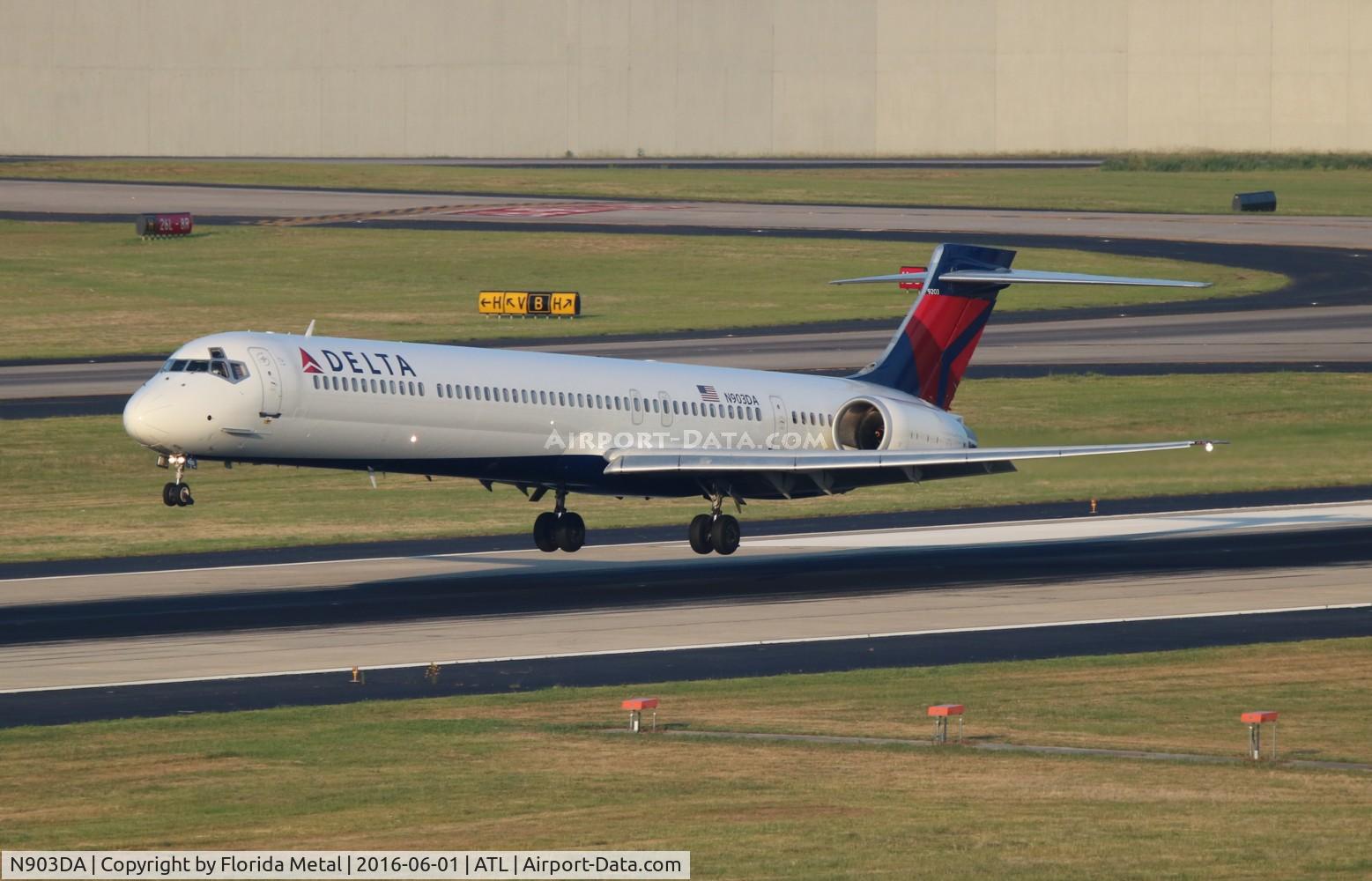 N903DA, 1995 McDonnell Douglas MD-90-30 C/N 53383, Delta