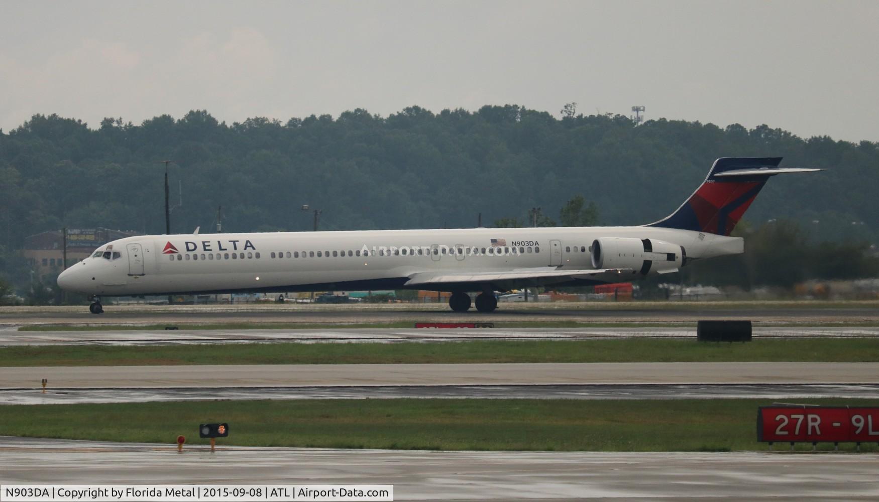 N903DA, 1995 McDonnell Douglas MD-90-30 C/N 53383, Delta