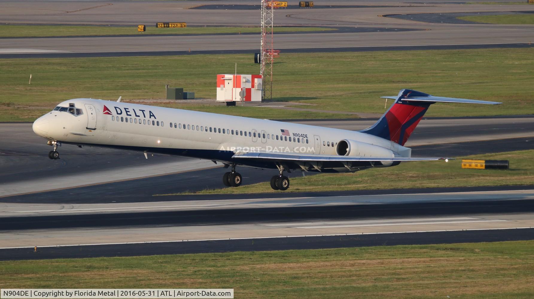 N904DE, 1992 McDonnell Douglas MD-88 C/N 53409, Delta