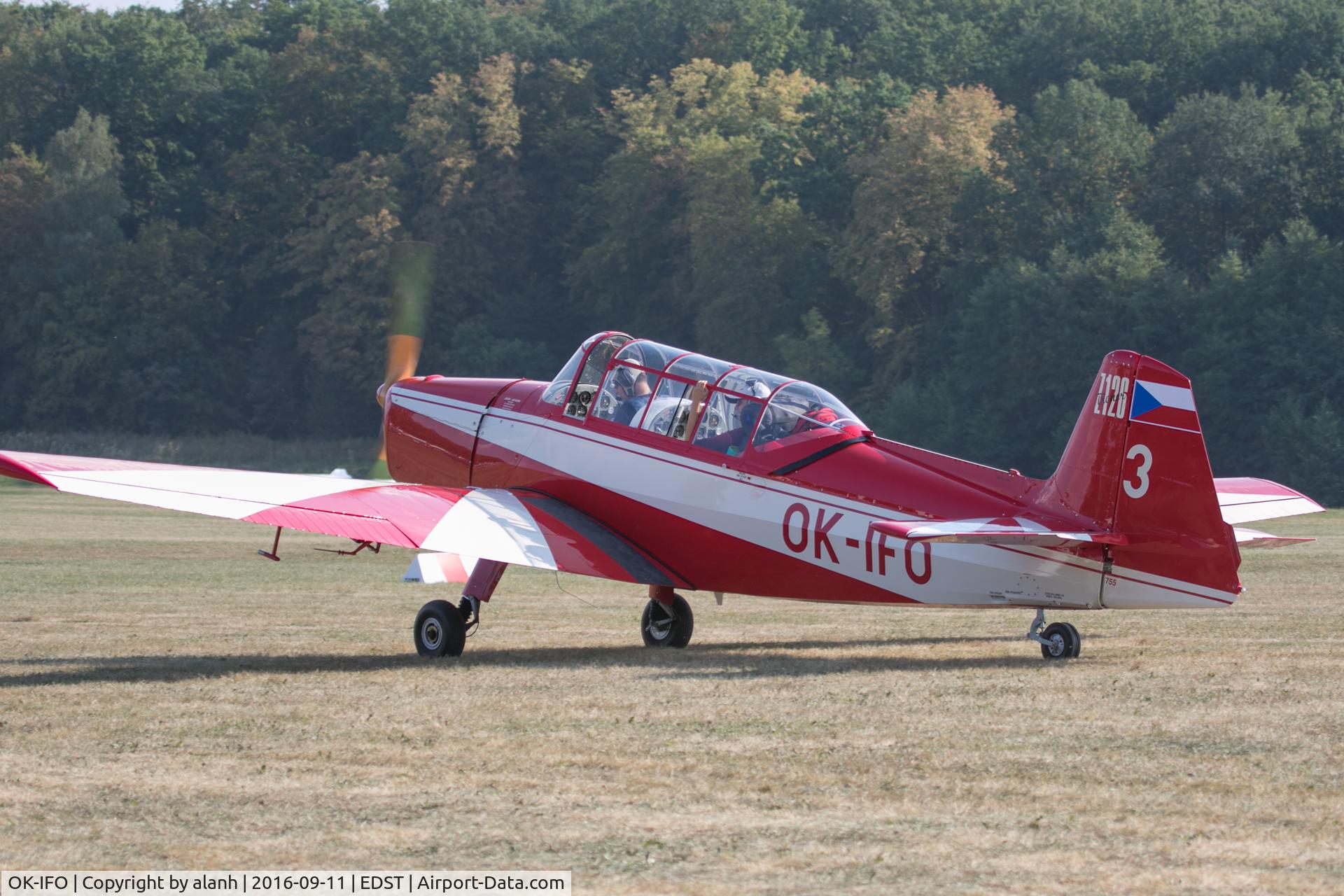OK-IFO, Moravan Zlin Z126 Trener 2 C/N 755, Taxying for departure at the 2016 Hahnweide Oldtimer Fliegertreffen