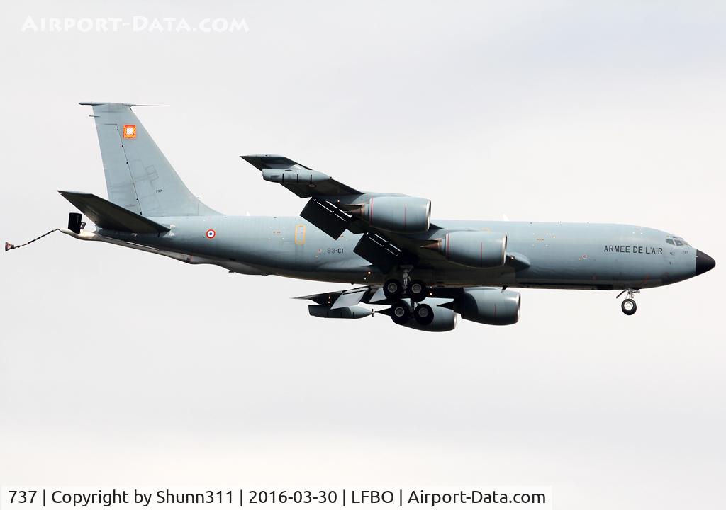 737, 1964 Boeing C-135FR Stratotanker C/N 18697, Landing rwy 14R for exercice... but go around just after...
