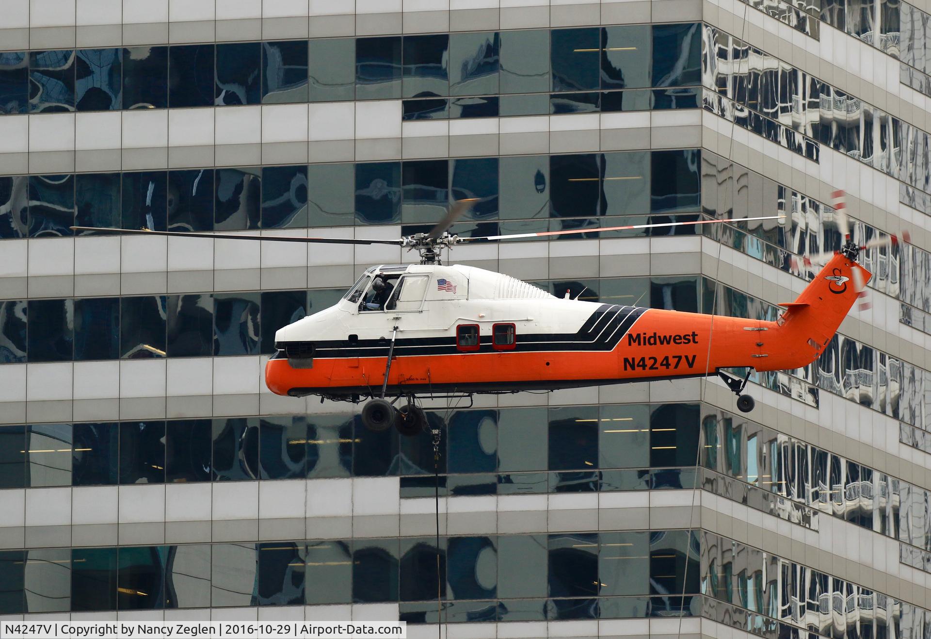 N4247V, Sikorsky S-58JT C/N 58-1547, Delivering chillers to high rise rooftop downtown Chicago.
